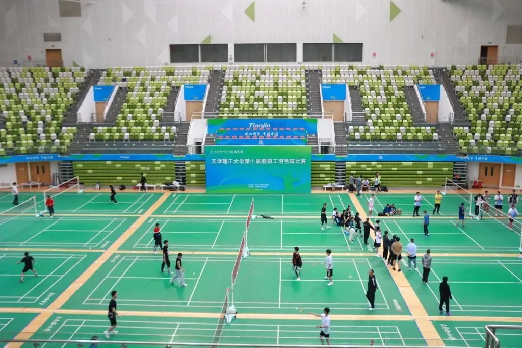 我校舉辦第十屆教職工羽毛球比賽