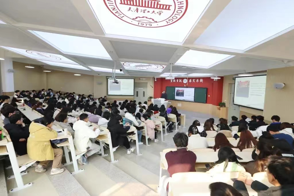 校黨委書(shū)記劉東志講授2024年春季學(xué)期形勢(shì)政策教育開(kāi)學(xué)第一課