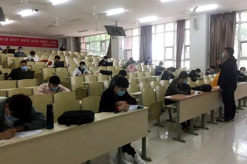 TUT畢業年級：復學首日課，這樣做畢設！