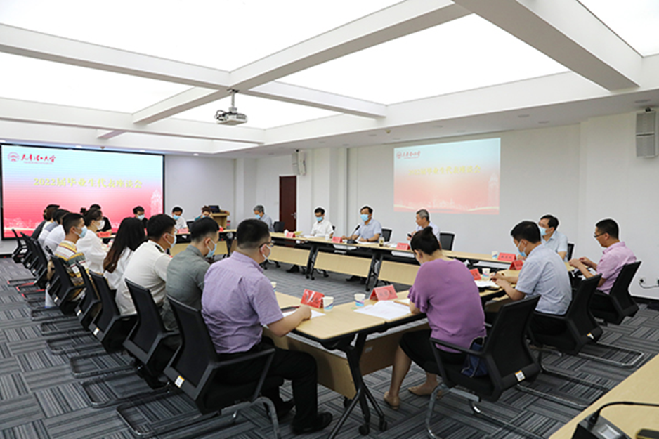 校領導與2022屆畢業生代表親切座談