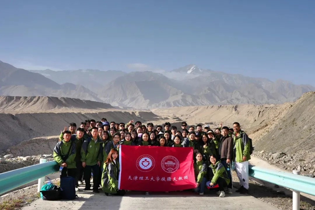 學校援疆實習支教團開展“厚植愛國情 七彩支教行” 主題系列活動