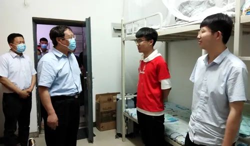 學(xué)校加強(qiáng)返校復(fù)課期間聯(lián)系學(xué)生工作