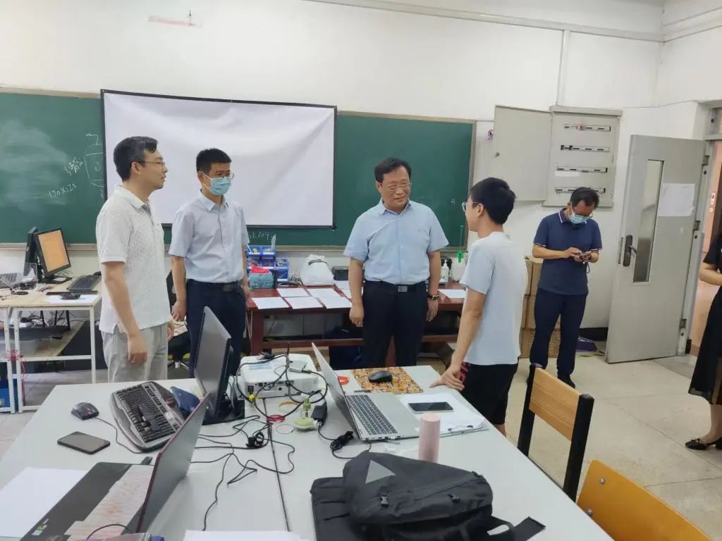 校領導帶隊檢查校園安全工作