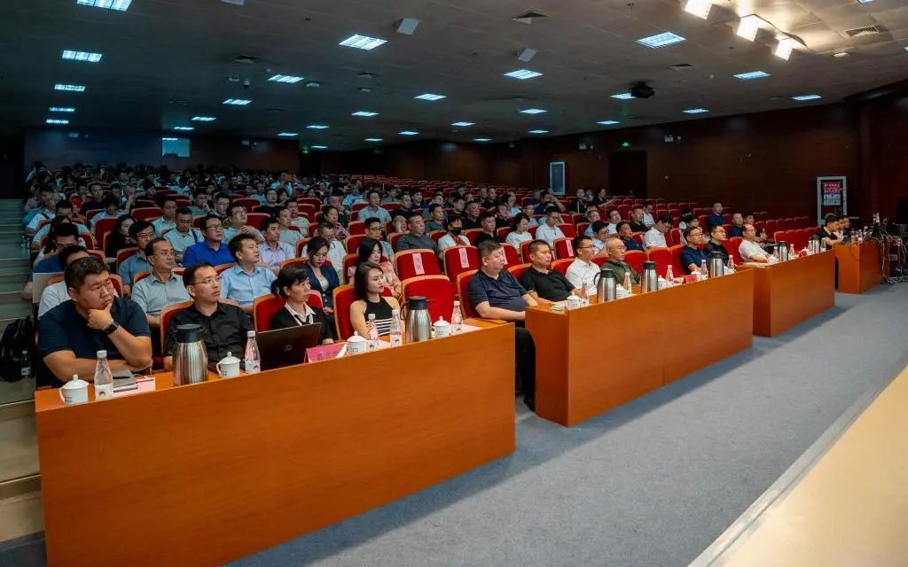 學(xué)校舉辦零碳產(chǎn)業(yè)生態(tài)技術(shù)應(yīng)用推廣活動