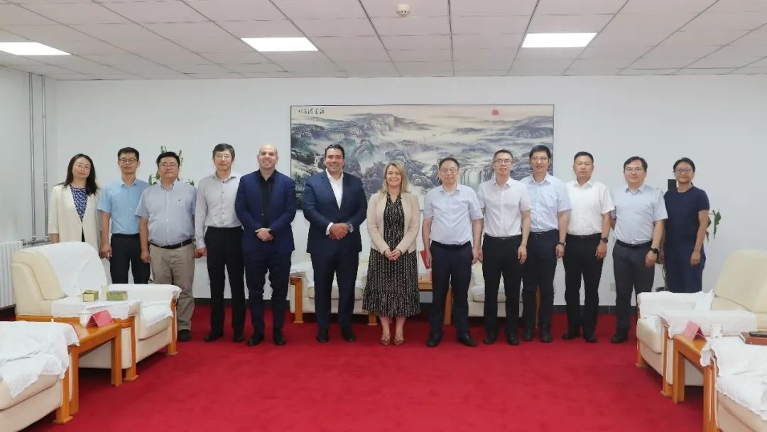 英國伯恩茅茨大學(xué)校長ALISON HONOUR到訪我校