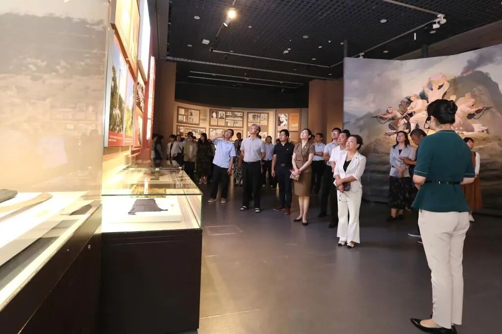 學校組織師生參觀天津市紀念抗日戰爭勝利80周年文物展