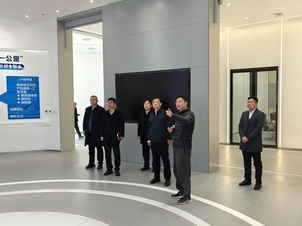 校黨委書記劉東志一行到天津大學(xué)合成生物前沿研究院參觀調(diào)研