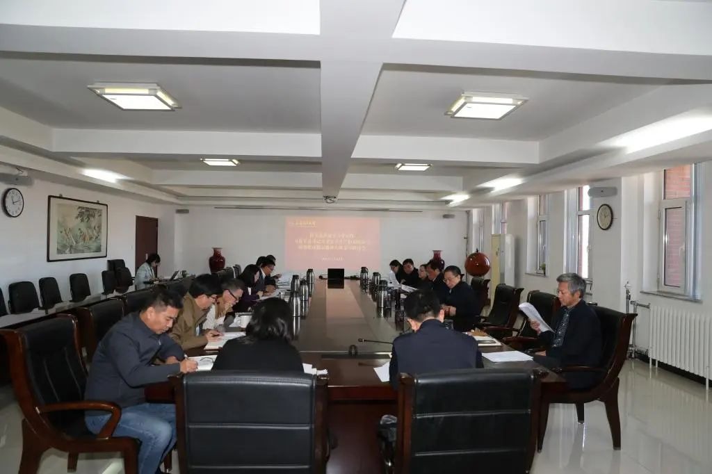 校黨委理論學(xué)習(xí)中心組開(kāi)展習(xí)近平總書(shū)記關(guān)于安全生產(chǎn)和消防安全重要指示批示精神專題學(xué)習(xí)研討