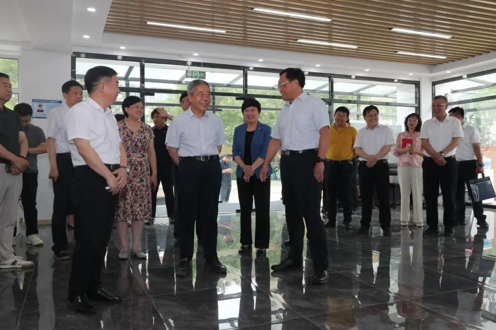 全國政協(xié)領導一行到我校調研指導工作