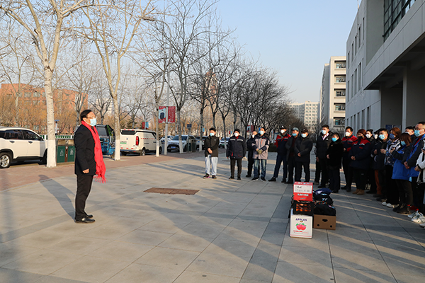 校領導除夕看望慰問堅守崗位教職員工
