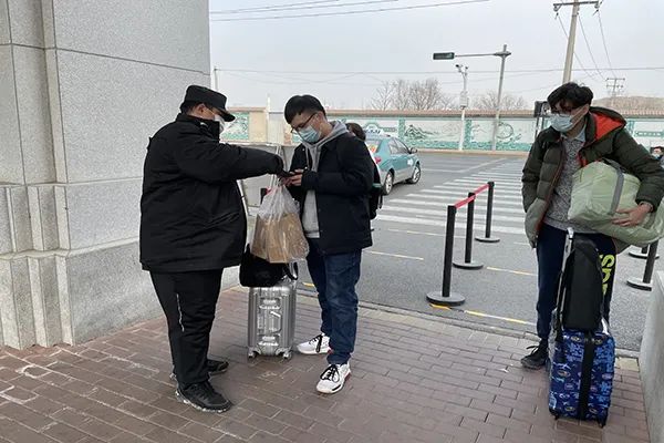 學校研究生返校工作平穩有序