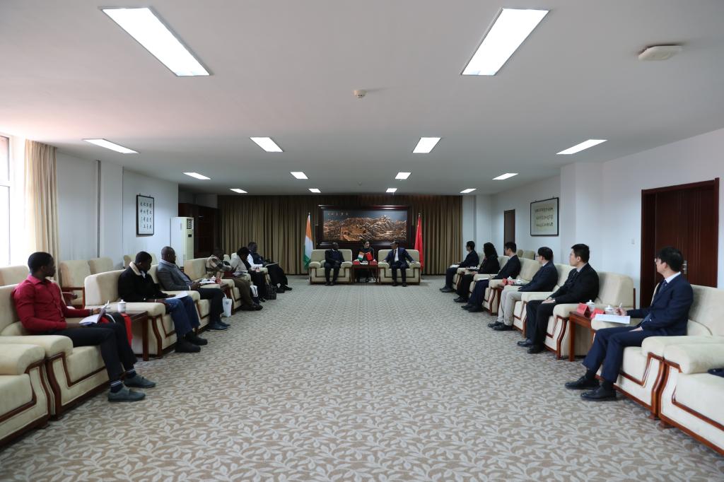 科特迪瓦國(guó)立理工大學(xué)校長(zhǎng)率團(tuán)到訪我校