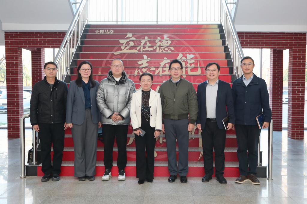 光明日報社天津記者站站長呂慎一行來校調研交流