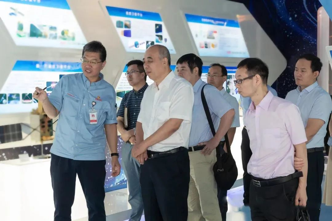 校長(zhǎng)楊慶新一行赴中國(guó)電子科技集團(tuán)公司第十八研究所調(diào)研