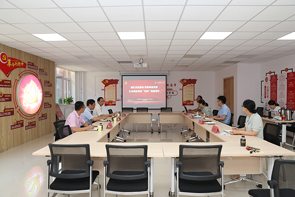 校黨委書記劉東志深入學院開展“七一” 交流慰問活動