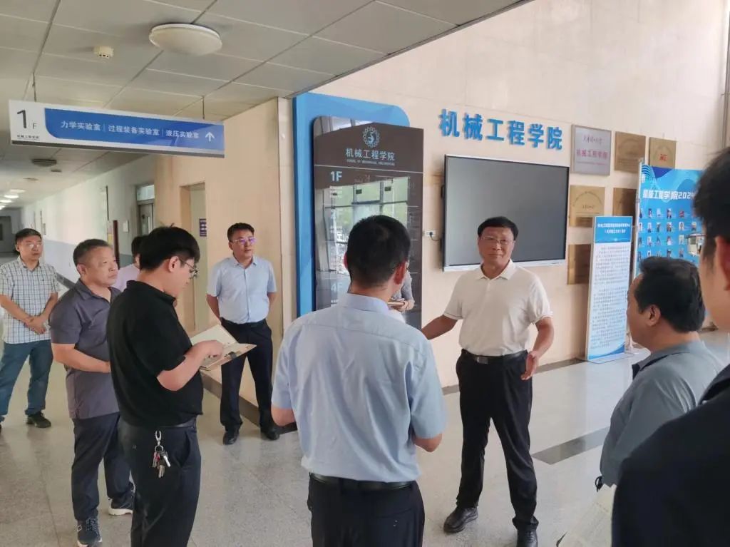 校領導帶隊開展暑假前校園安全檢查