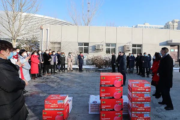 校領導除夕看望慰問堅守崗位教職員工和寒假留校學生