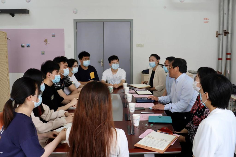 校黨委書記劉東志深入學院座談調研