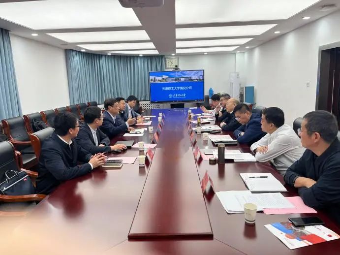 校黨委書記劉東志帶隊赴河北建工集團、河北地質(zhì)大學(xué)調(diào)研走訪