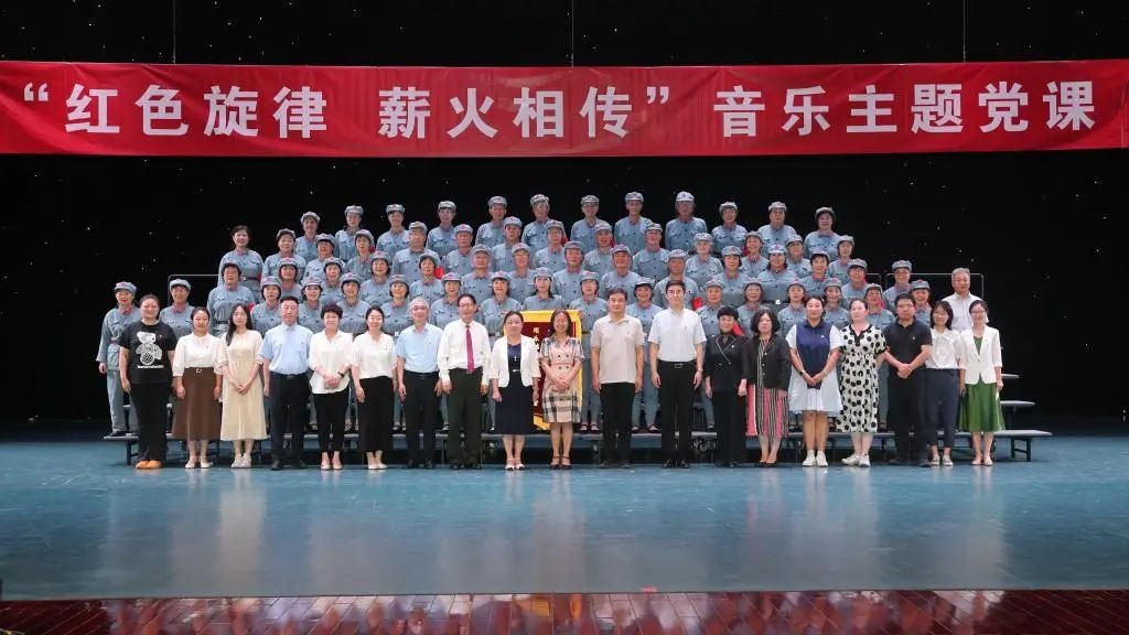 學(xué)校聯(lián)合河?xùn)|區(qū)工商聯(lián)黨委開展主題黨日活動