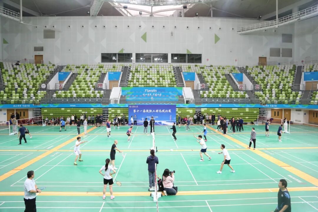 學校舉辦第十一屆教職工羽毛球比賽