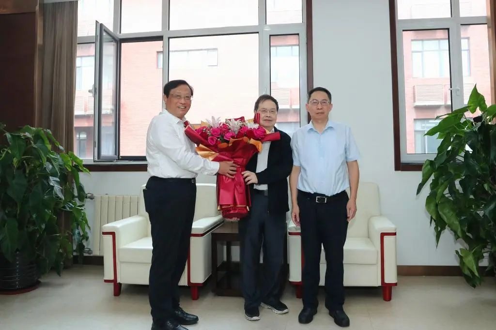 教師節期間校領導慰問專家學者和勞模代表