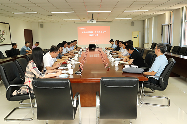 天津市科技局領導蒞臨我校調研交流