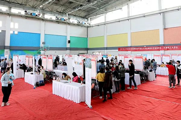 學校舉辦畢業生專場招聘會