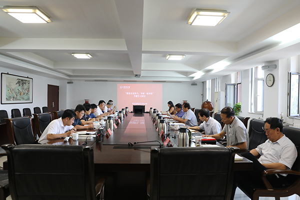 校黨委理論學習中心組開展“強化歷史擔當，爭創一流業績”專題學習研討