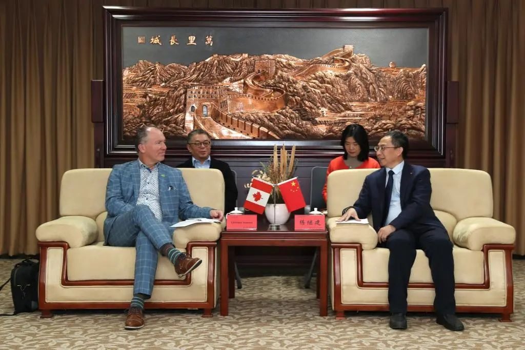 加拿大魁北克大學(xué)席庫(kù)提米分校校長(zhǎng)團(tuán)來(lái)訪我校